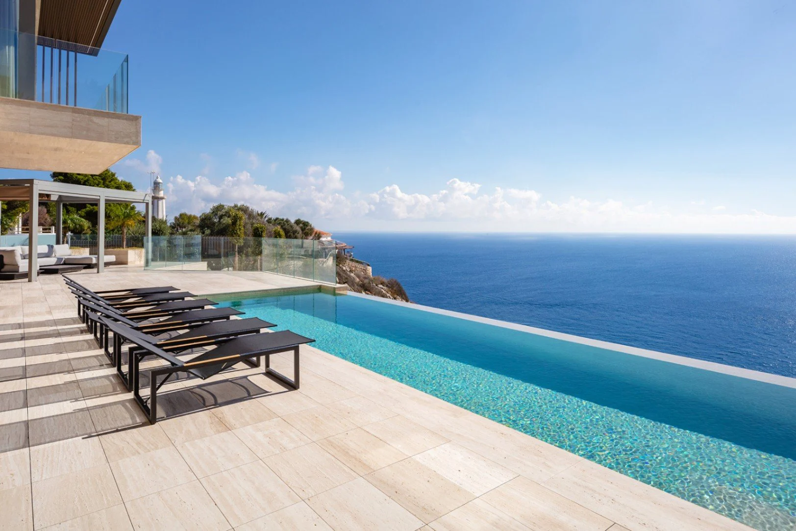 Piscina con vistas a la Costa Blanca